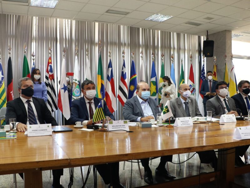 Governadores propõem encontro com Bolsonaro e presidentes do STF, Senado e Câmara