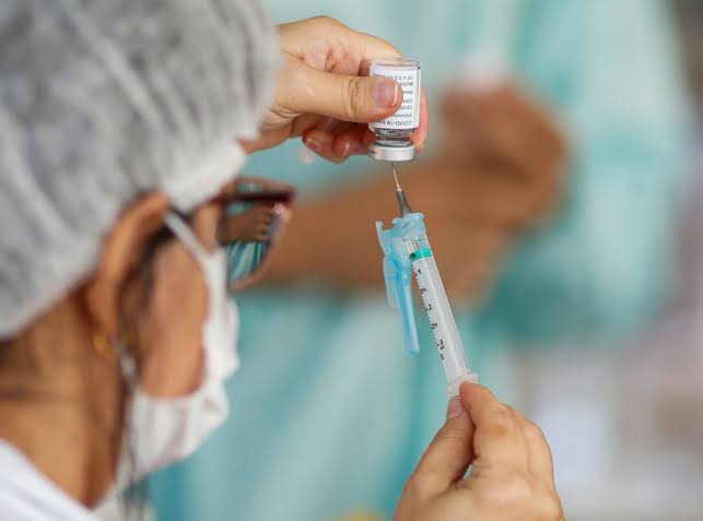 70% da população acima dos 12 anos já foi vacinada no DF